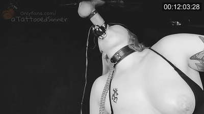 Magandang babae na may perpektong tits sa gloryhole