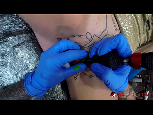 ❤️ Nagpa-tattoo sa kanyang klitoris ang sobrang tattoo na hottie na si Sully Savage ❤ Porno sa tl.banglablog.top ❤
